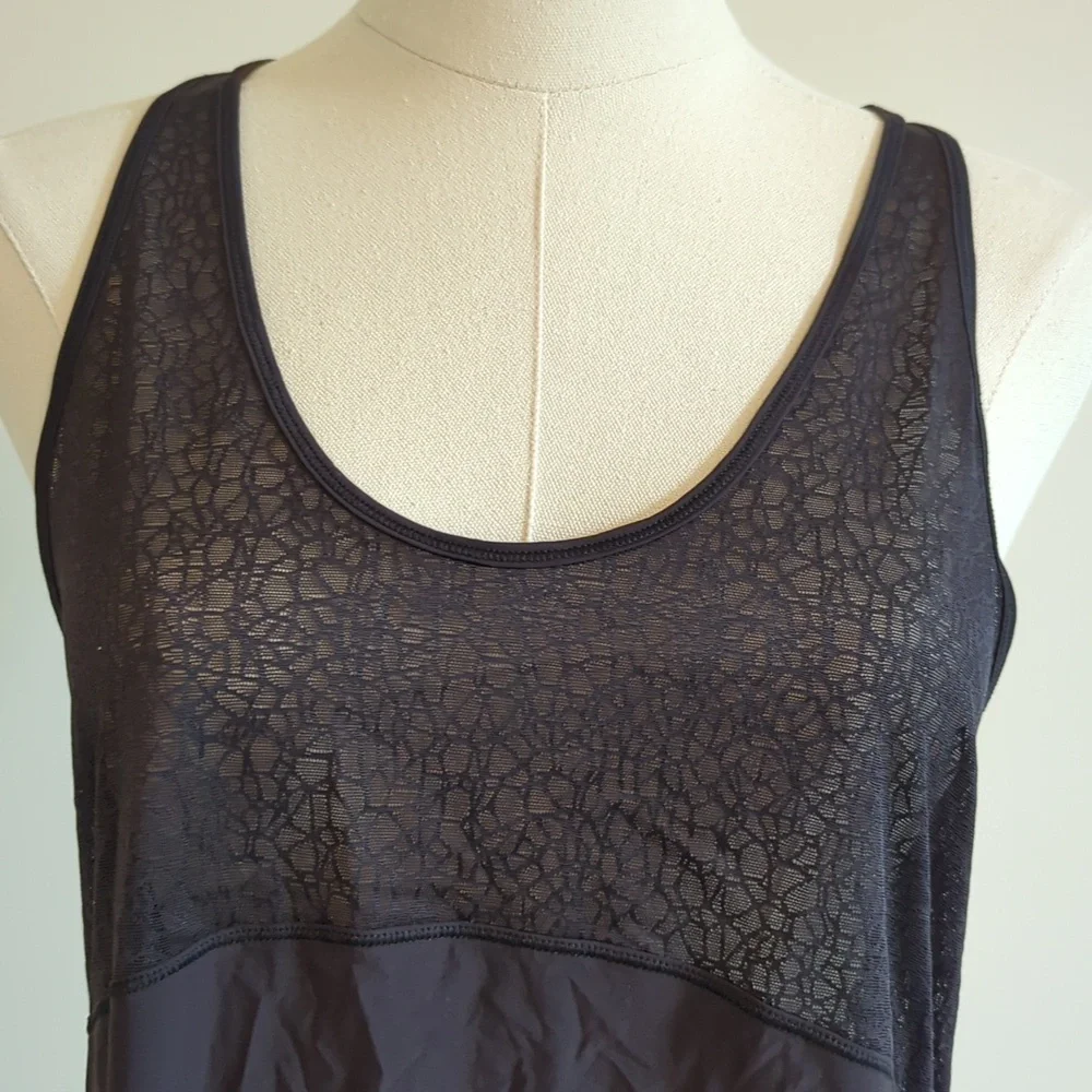 NWT Lululemon size 6 black twist and train tank - Picture 1 of 9